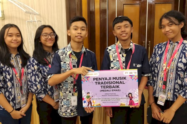 SMP KRISTA GRACIA Raih Juara Nasional dalam FL2SN 2023