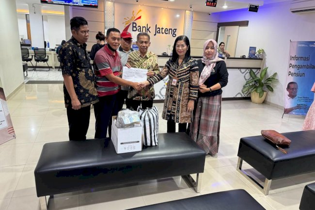 Bantuan Disdik Klaten kepada Korban Banjir di Demak dan Kudus sebesar Rp. 234.222.500