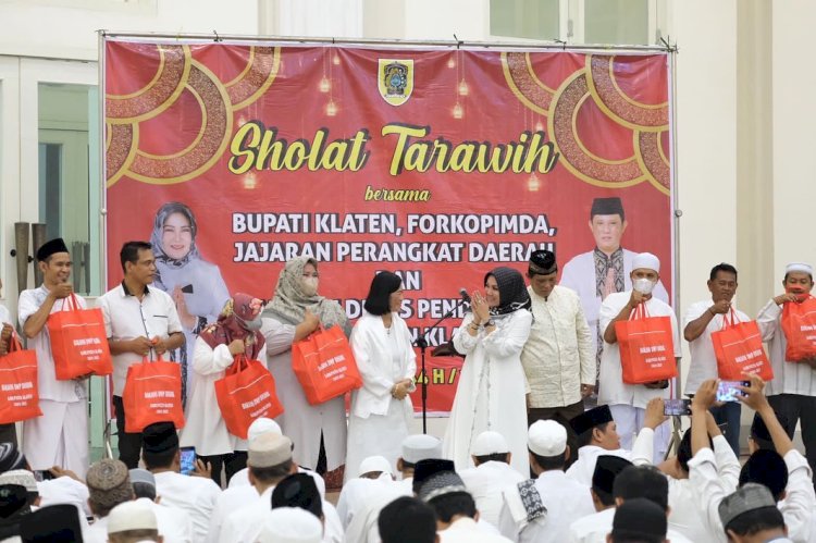 Sholat Tarawih Bersama