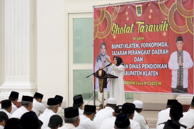 Sholat Tarawih Bersama