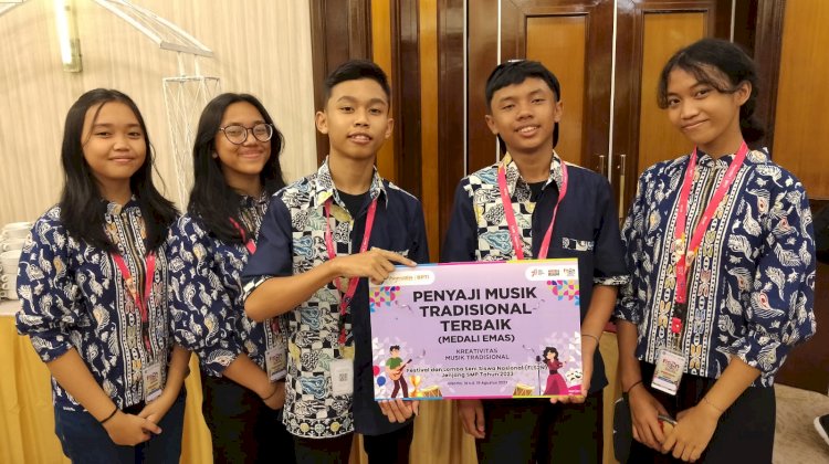 SMP KRISTA GRACIA Raih Juara Nasional dalam FL2SN 2023