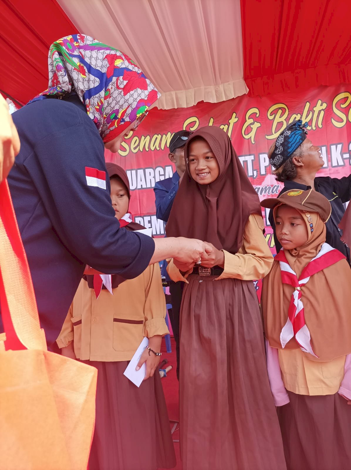 Senam Sehat dan Bakti Sosial Keluarga Besar GTT, PTT, Non-K2 Kabupaten Klaten