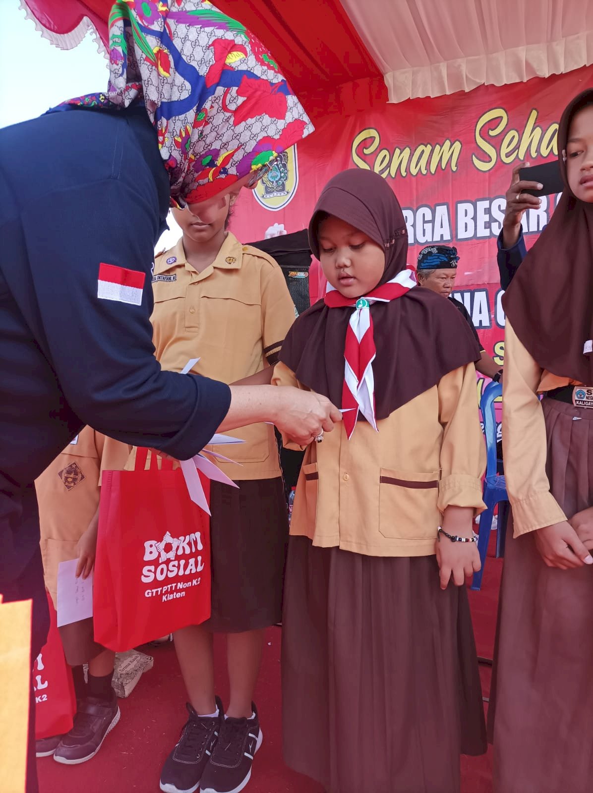 Senam Sehat dan Bakti Sosial Keluarga Besar GTT, PTT, Non-K2 Kabupaten Klaten