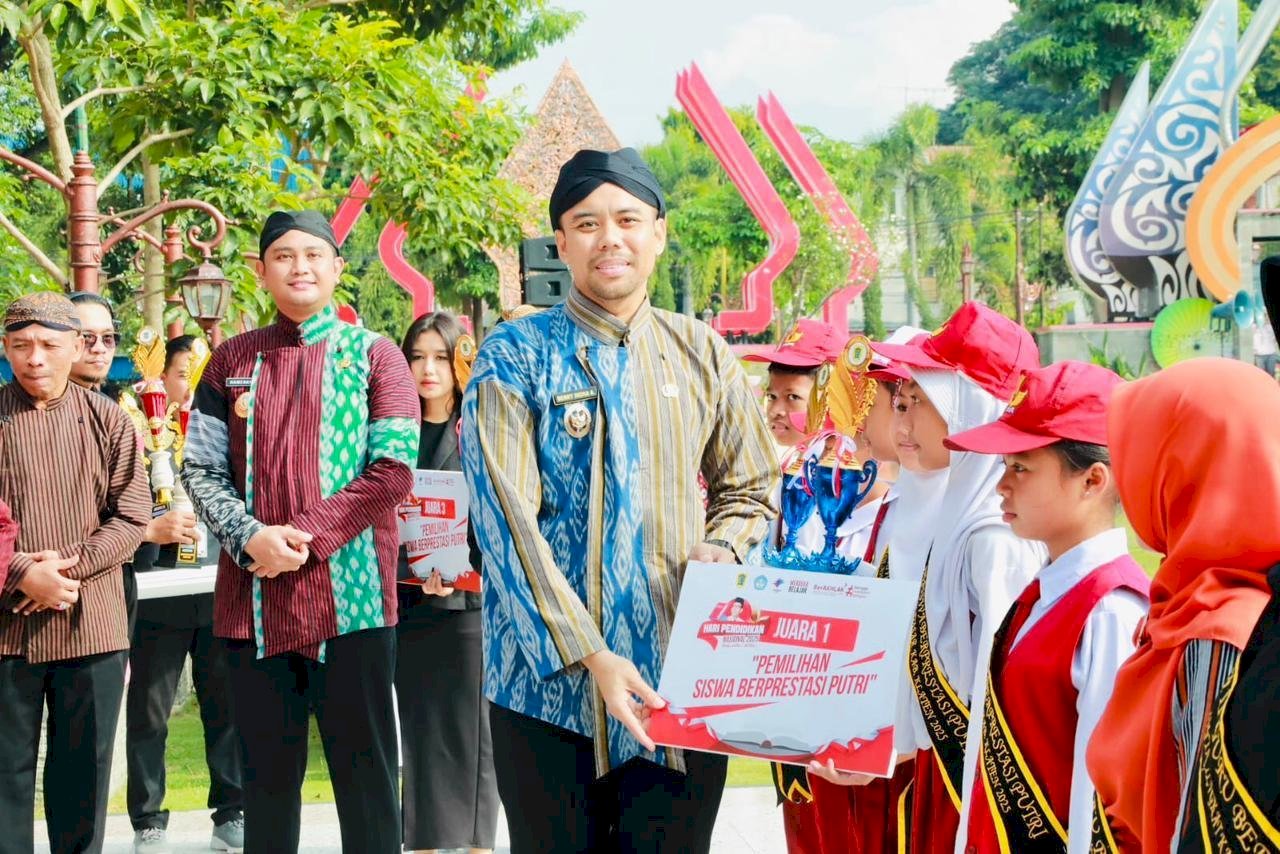Upacara Hari Pendidikan Nasional 2025
