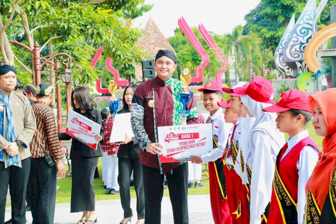 Upacara Hari Pendidikan Nasional 2025