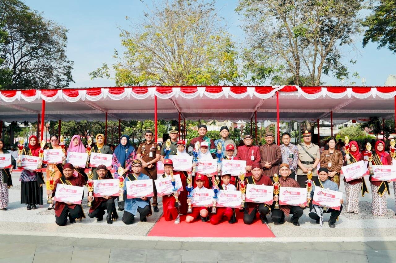 Upacara Hari Pendidikan Nasional 2025